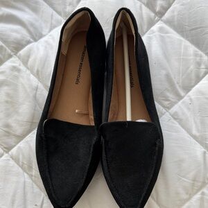 Amazon Essentials Women's Classic Black Loafers